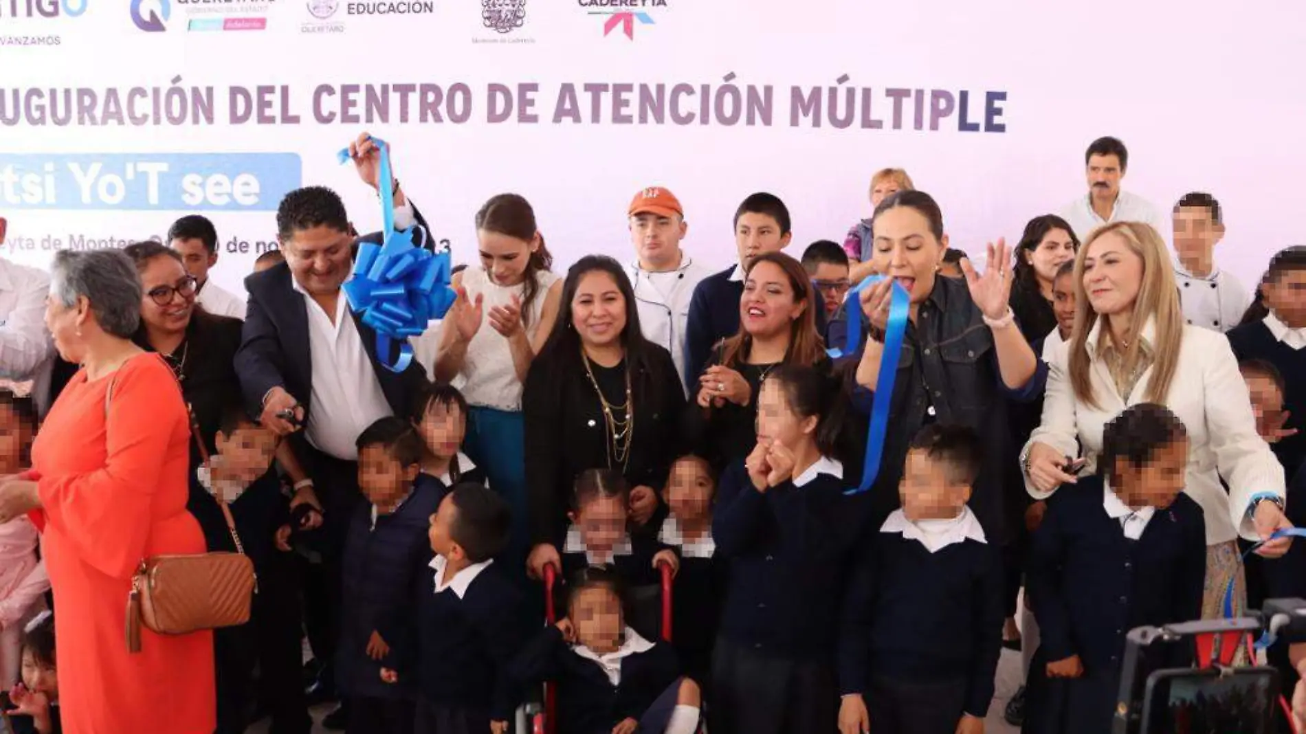 Los niños y sus familias muy emocionados de estrenar el CAM con gente profesional e instalaciones propicias para su desarrollo integral.